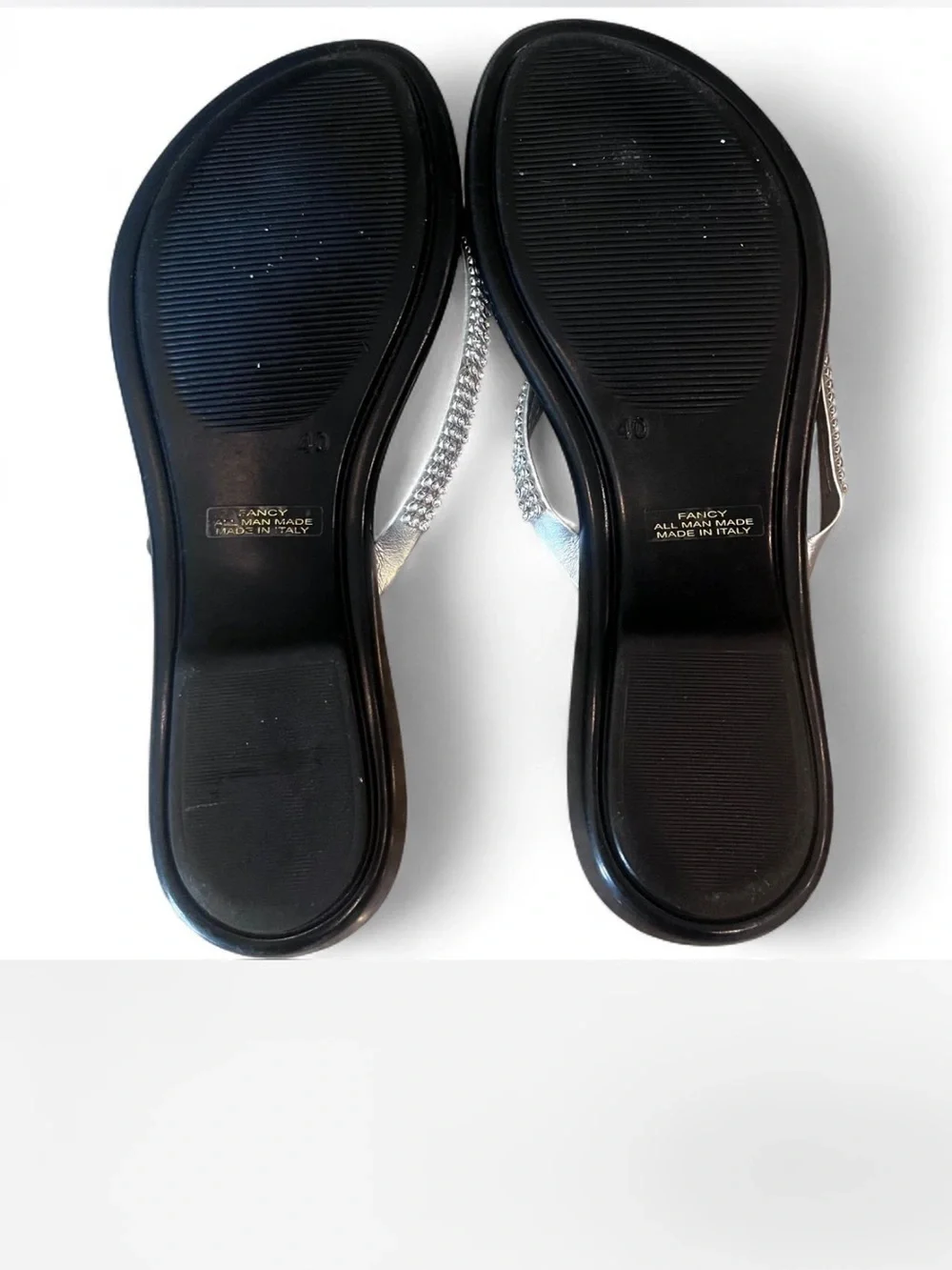 Size 9 Italian Shoemakers Metallic Silver rhinestone -Strap Flip Flop Sandals